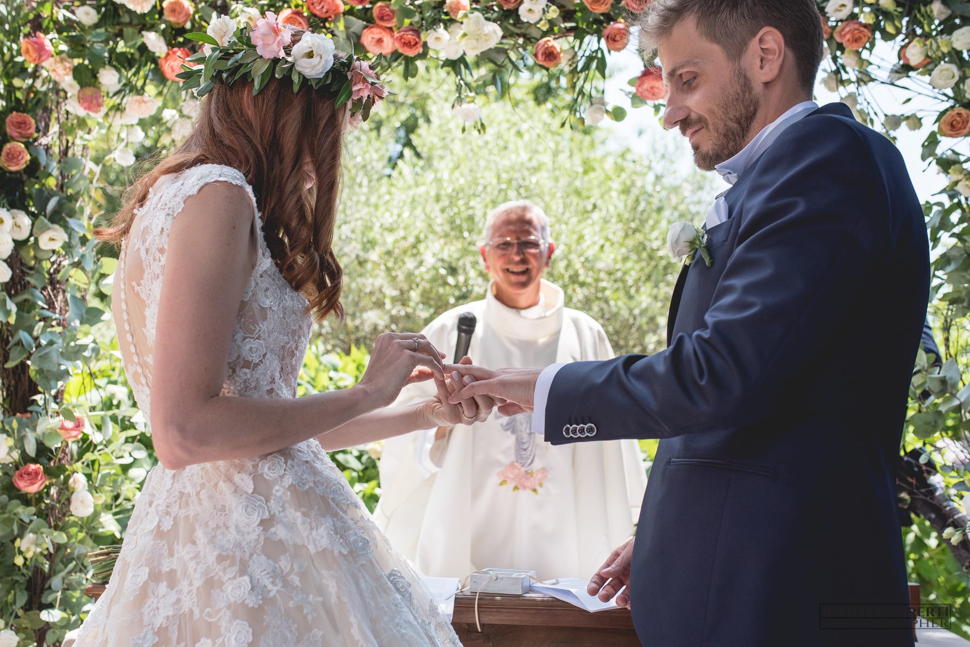 Paolo Lamperti Fotografo Photographer Elegante matrimonio Castello Rossino scambio anelli
