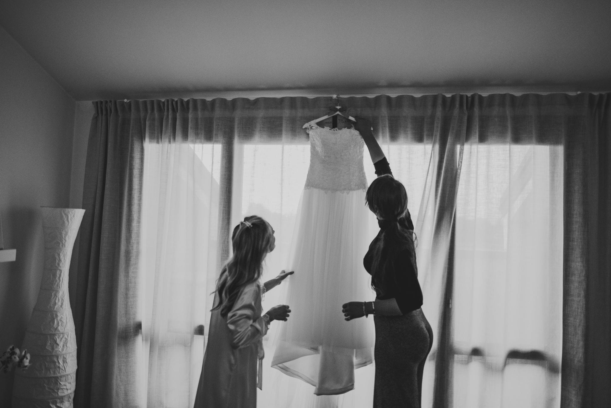 Paolo Lamperti Fotografo Photographer Reportage Matrimonio Camp di Cent Pertigh preparazione sposa