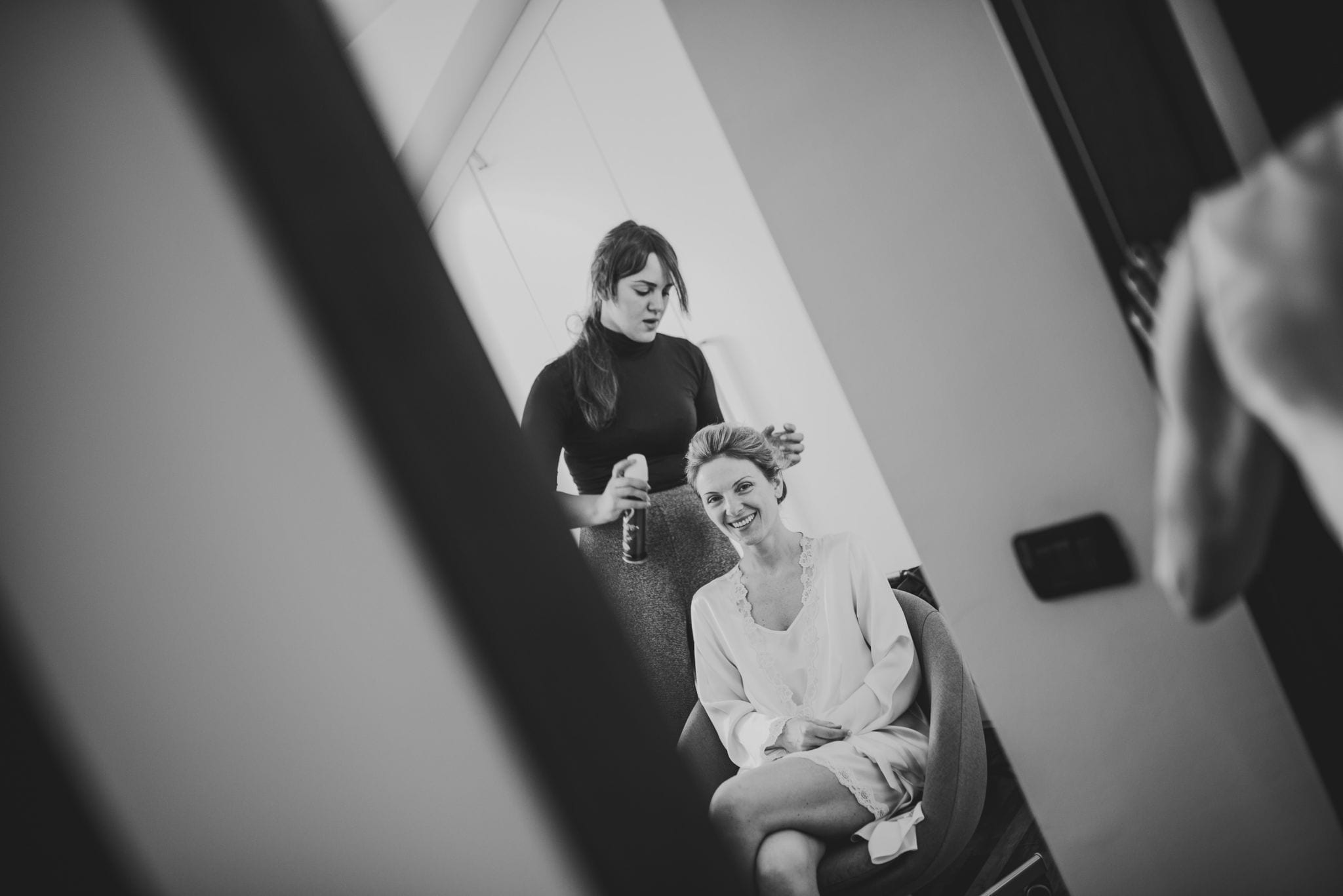 Paolo Lamperti Fotografo Photographer Reportage Matrimonio Camp di Cent Pertigh preparazione sposa