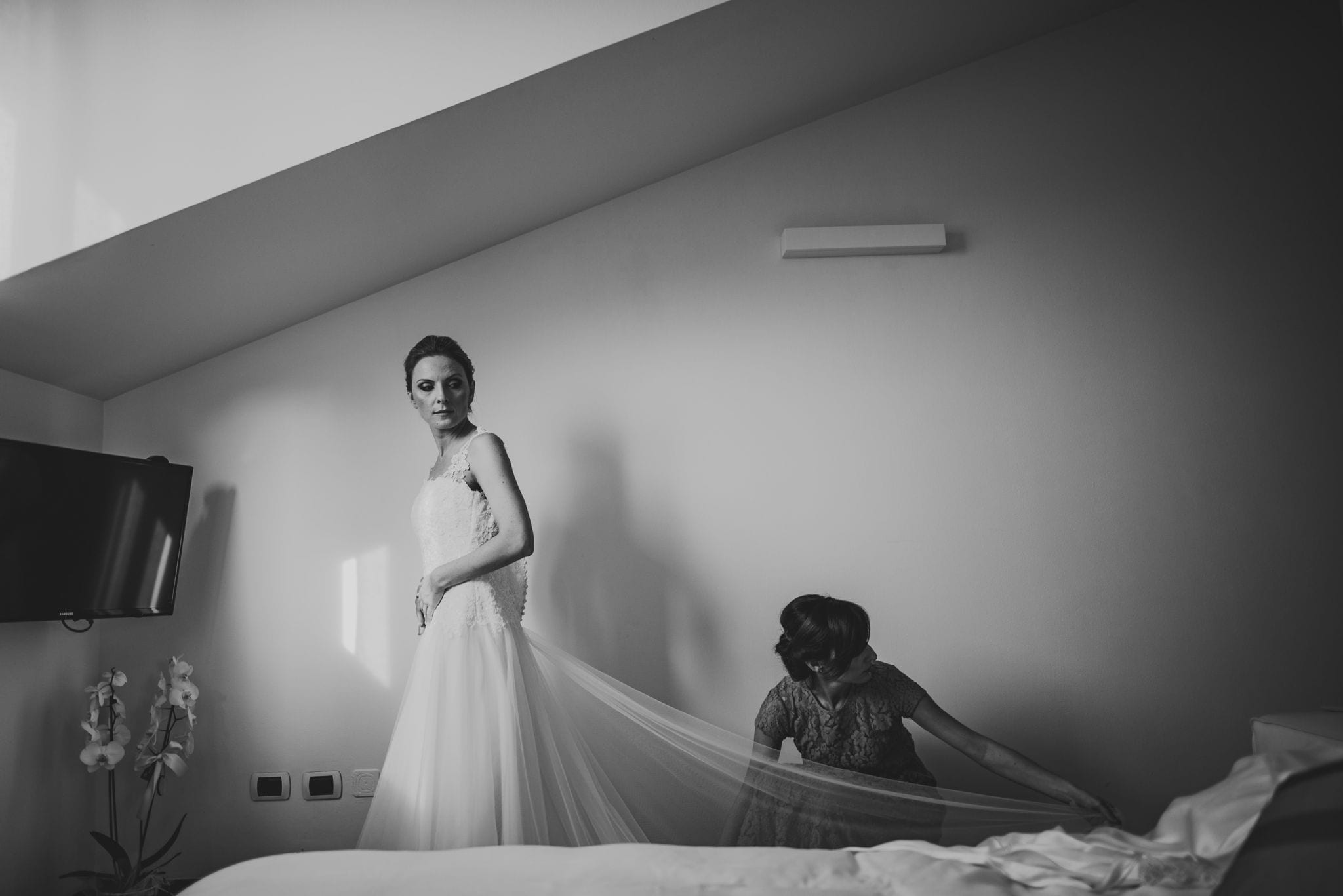 Paolo Lamperti Fotografo Photographer Reportage Matrimonio Camp di Cent Pertigh preparazione sposa