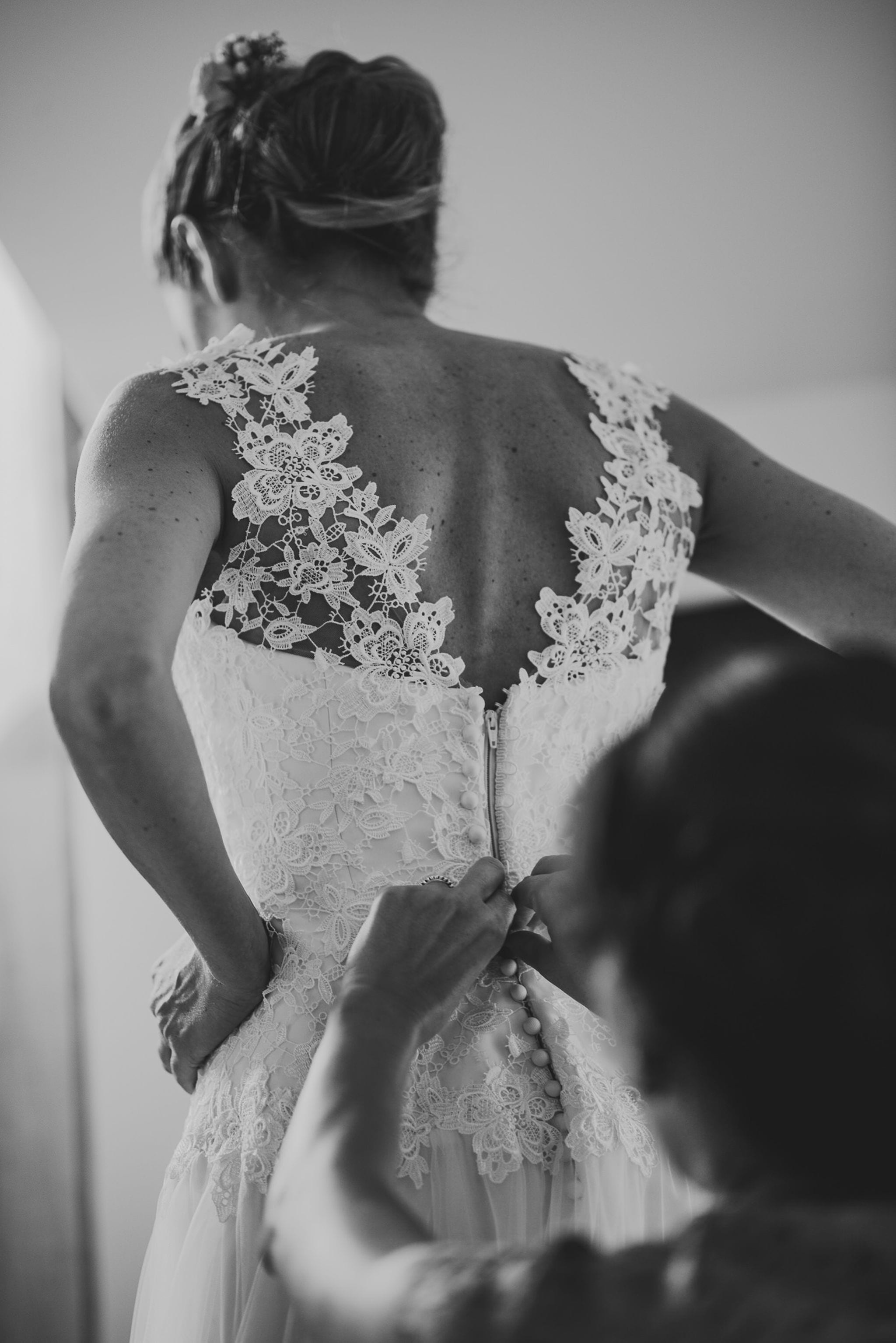 Paolo Lamperti Fotografo Photographer Reportage Matrimonio Camp di Cent Pertigh preparazione sposa