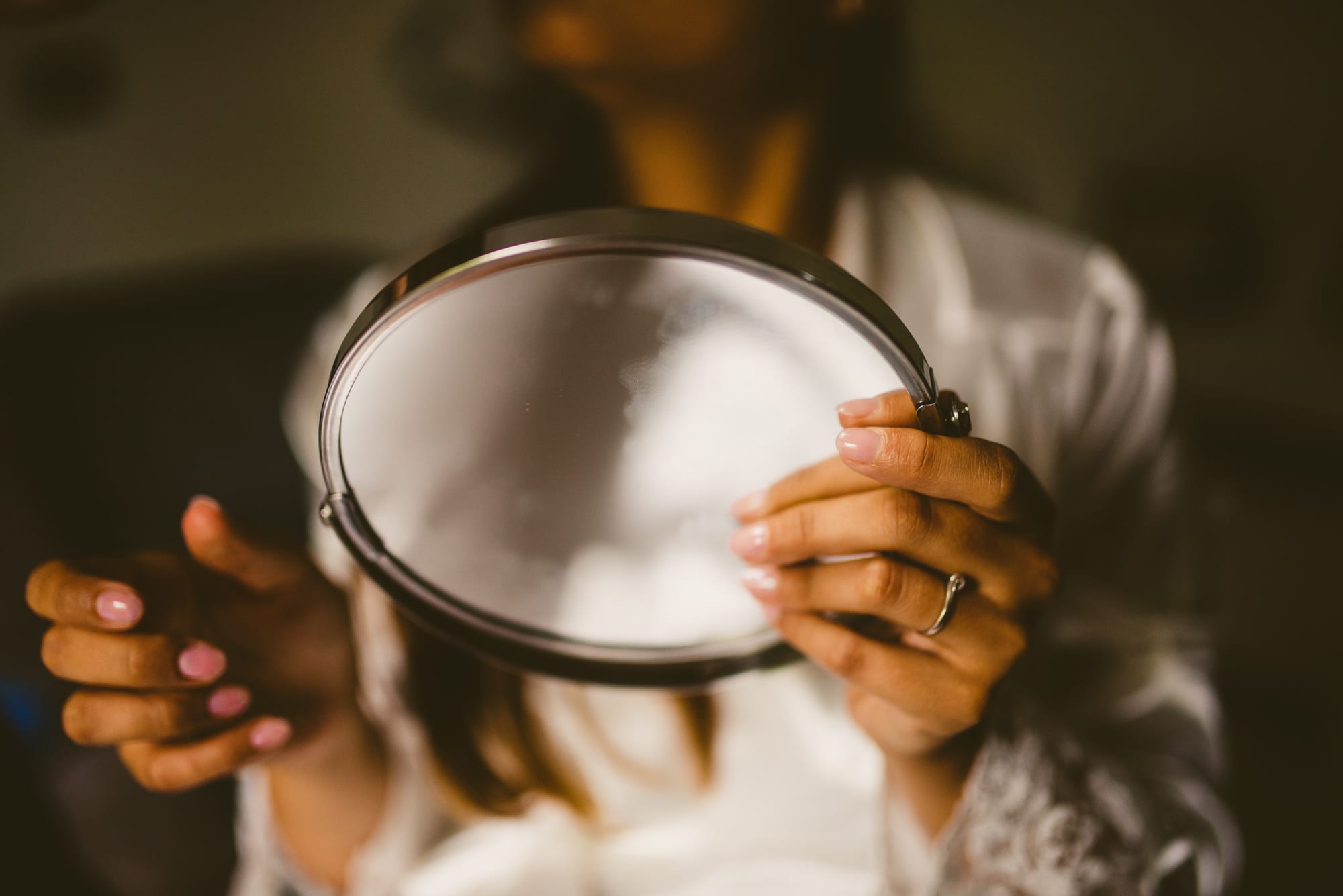 Fotografo Matrimonio Elegante a Villa Monte Morone preparazione sposa