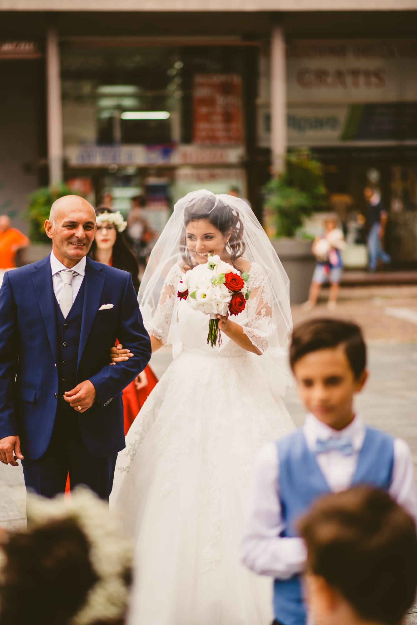 Fotografo Matrimonio Elegante a Villa Monte Morone cerimonia chiesa