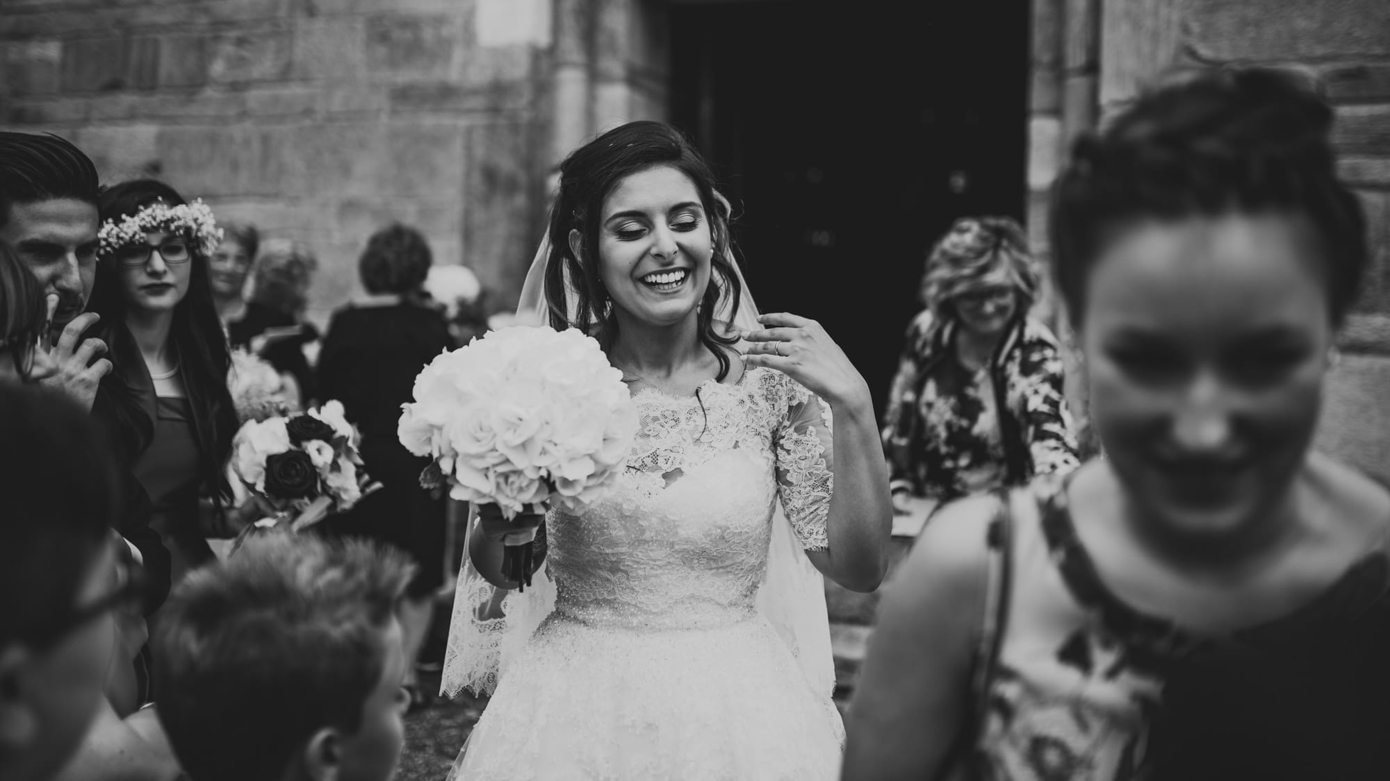Fotografo Matrimonio Elegante a Villa Monte Morone cerimonia chiesa