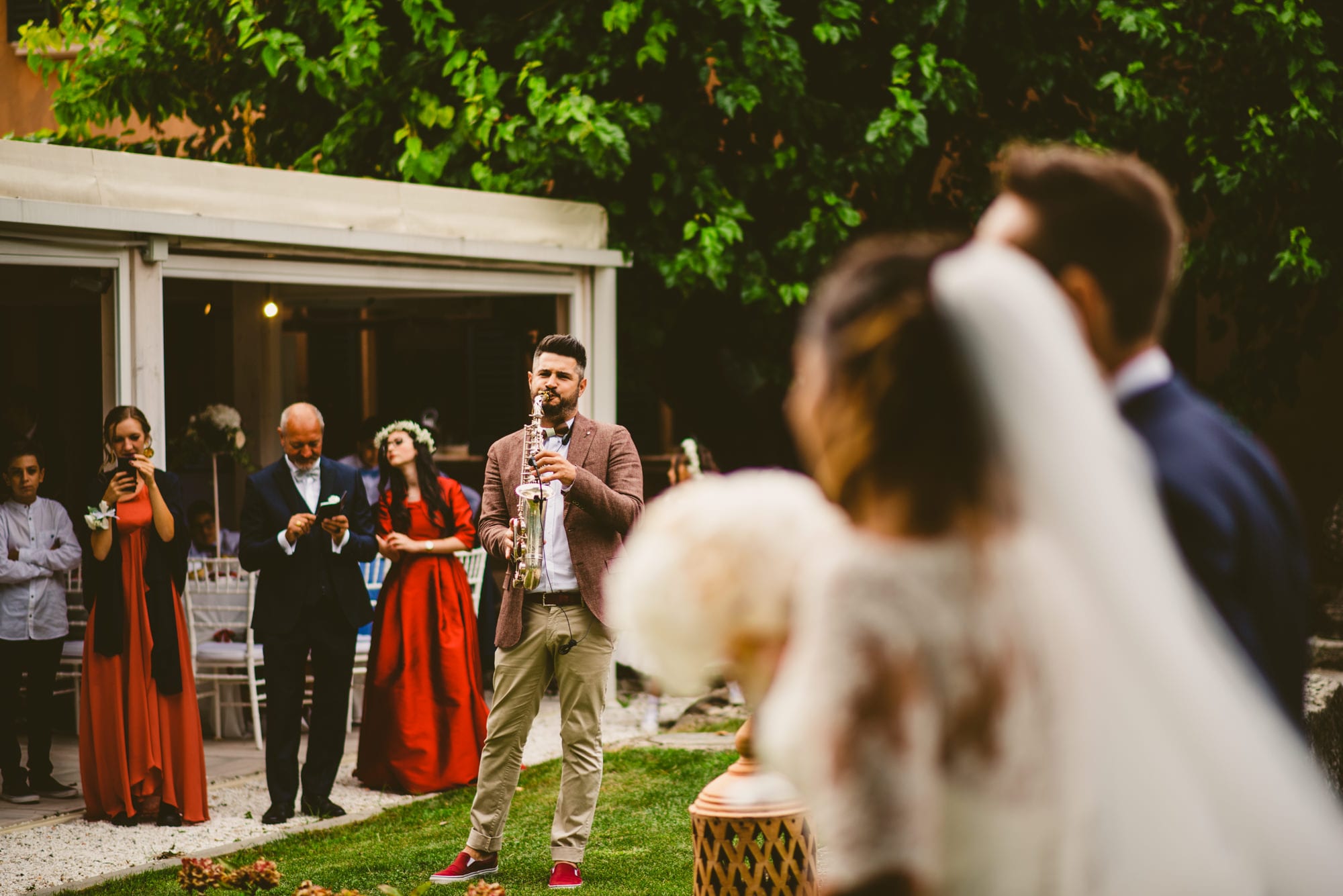 Fotografo Matrimonio Elegante a Villa Monte Morone location victor music sassofono dal vivo