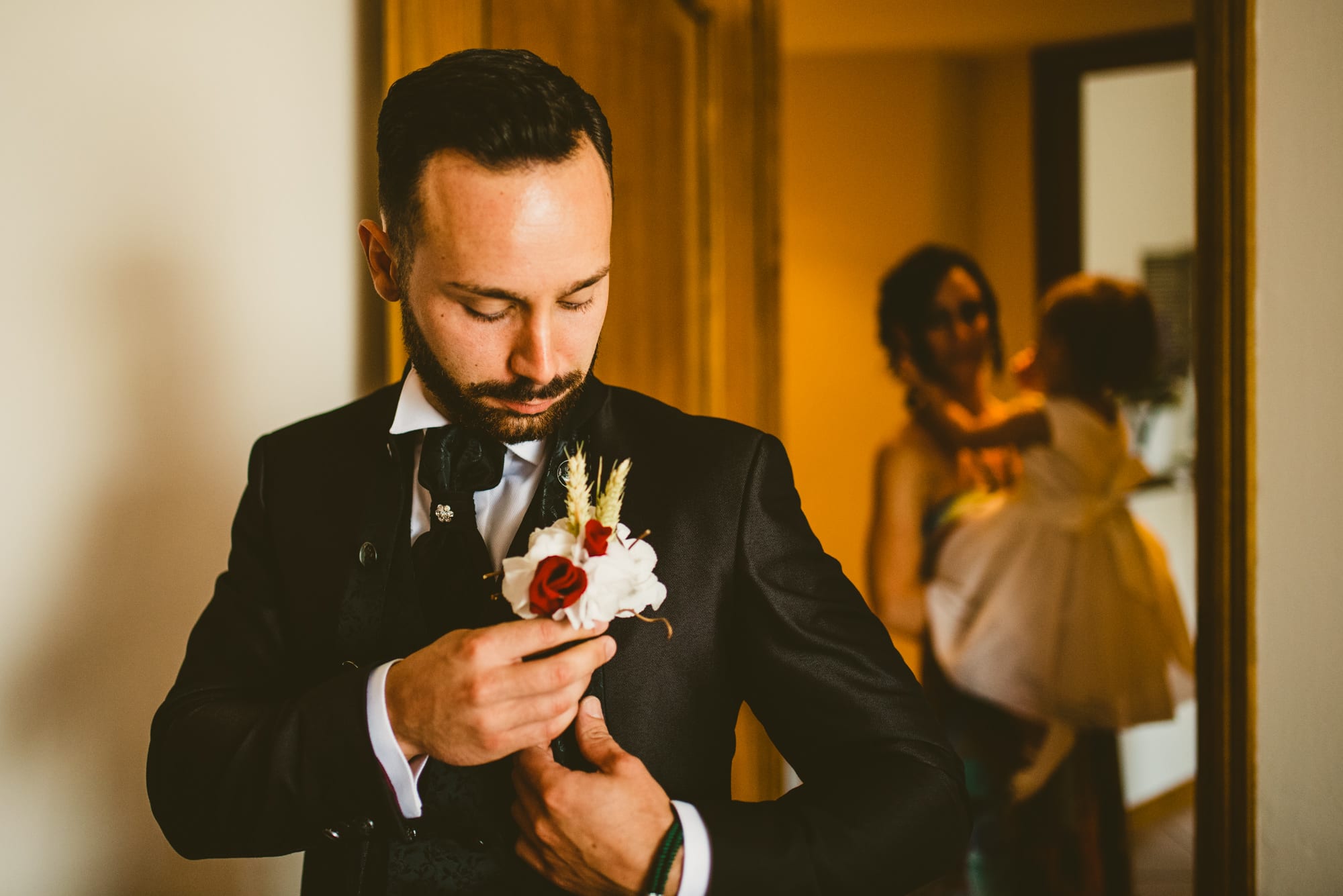 Elegante Matrimonio Cappuccini Resort in Franciacorta preparazione sposo