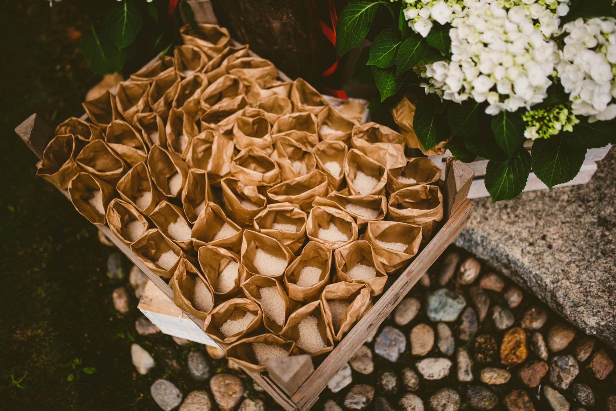 Elegante Matrimonio Cappuccini Resort in Franciacorta preparazione riso