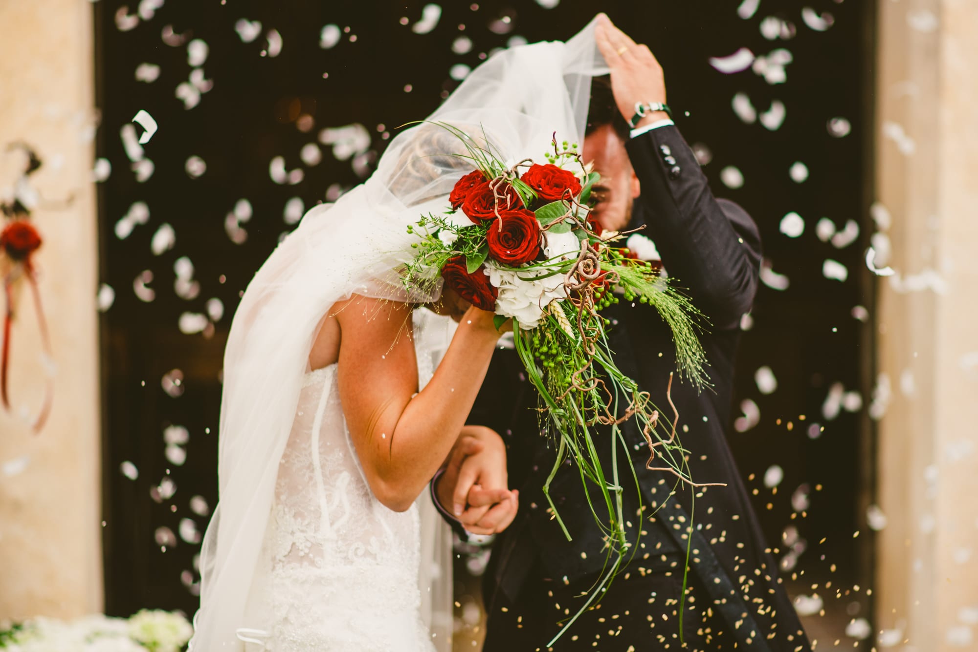 Elegante Matrimonio Cappuccini Resort in Franciacorta lancio riso