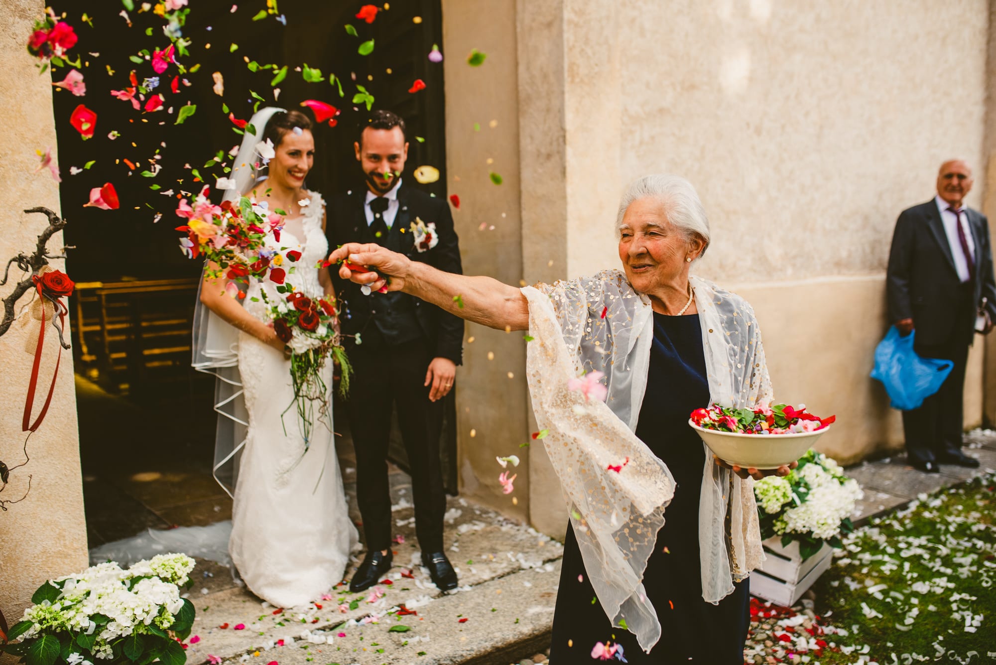 Elegante Matrimonio Cappuccini Resort in Franciacorta lancio riso