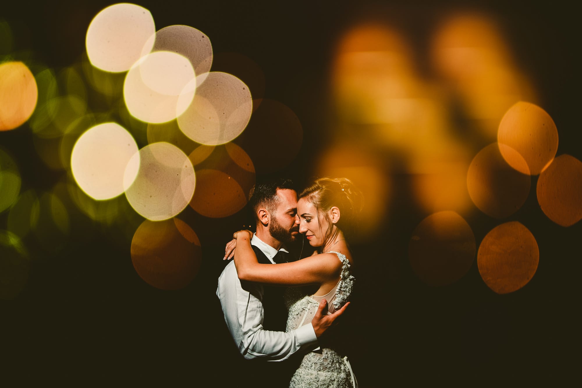 Elegante Matrimonio Cappuccini Resort in Franciacorta ritratto notturno sposi