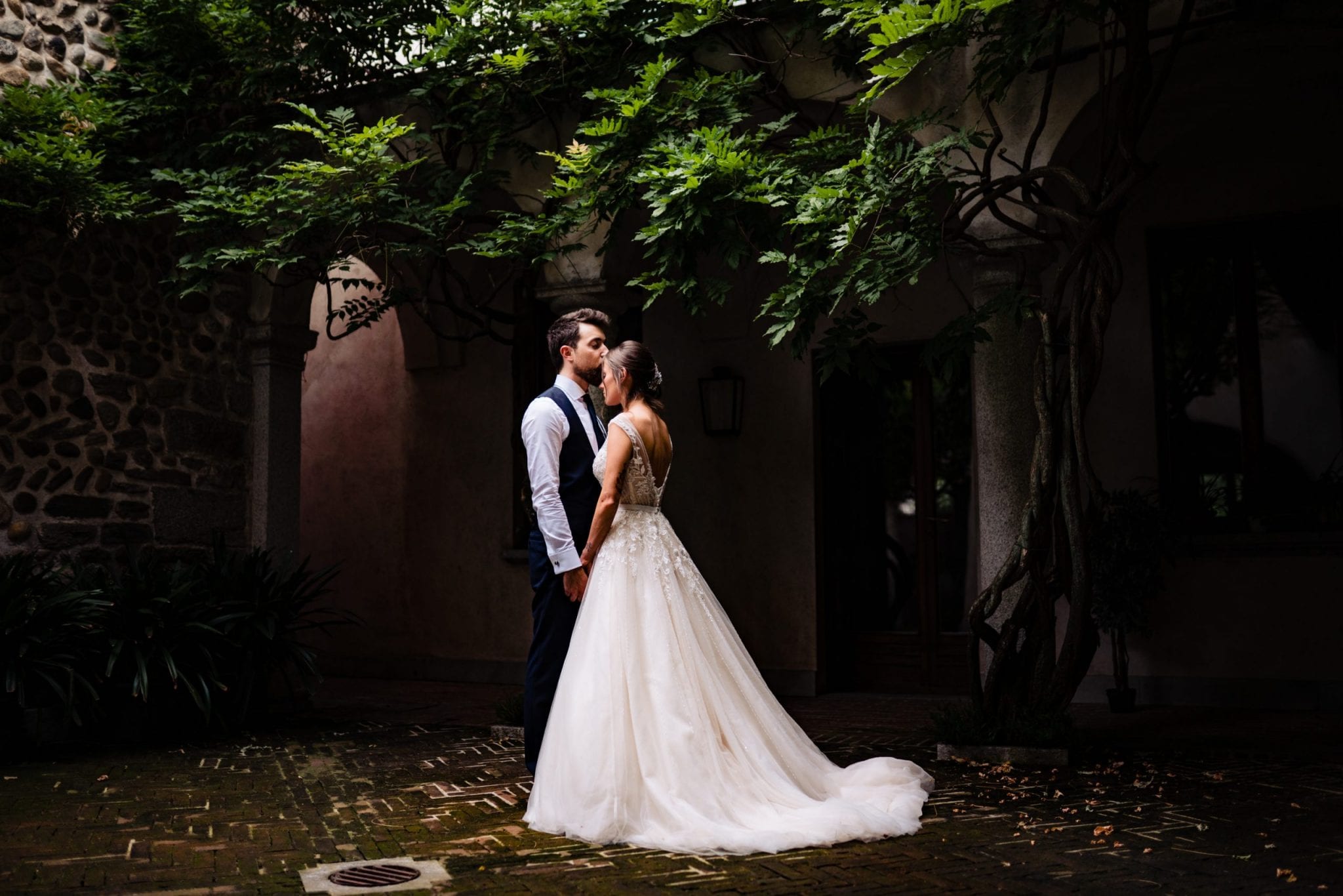 Fotografo Fotografia di Matrimonio Abbazia Santo Spirito Villa Giannone Ritratti intimi e moderni sposi