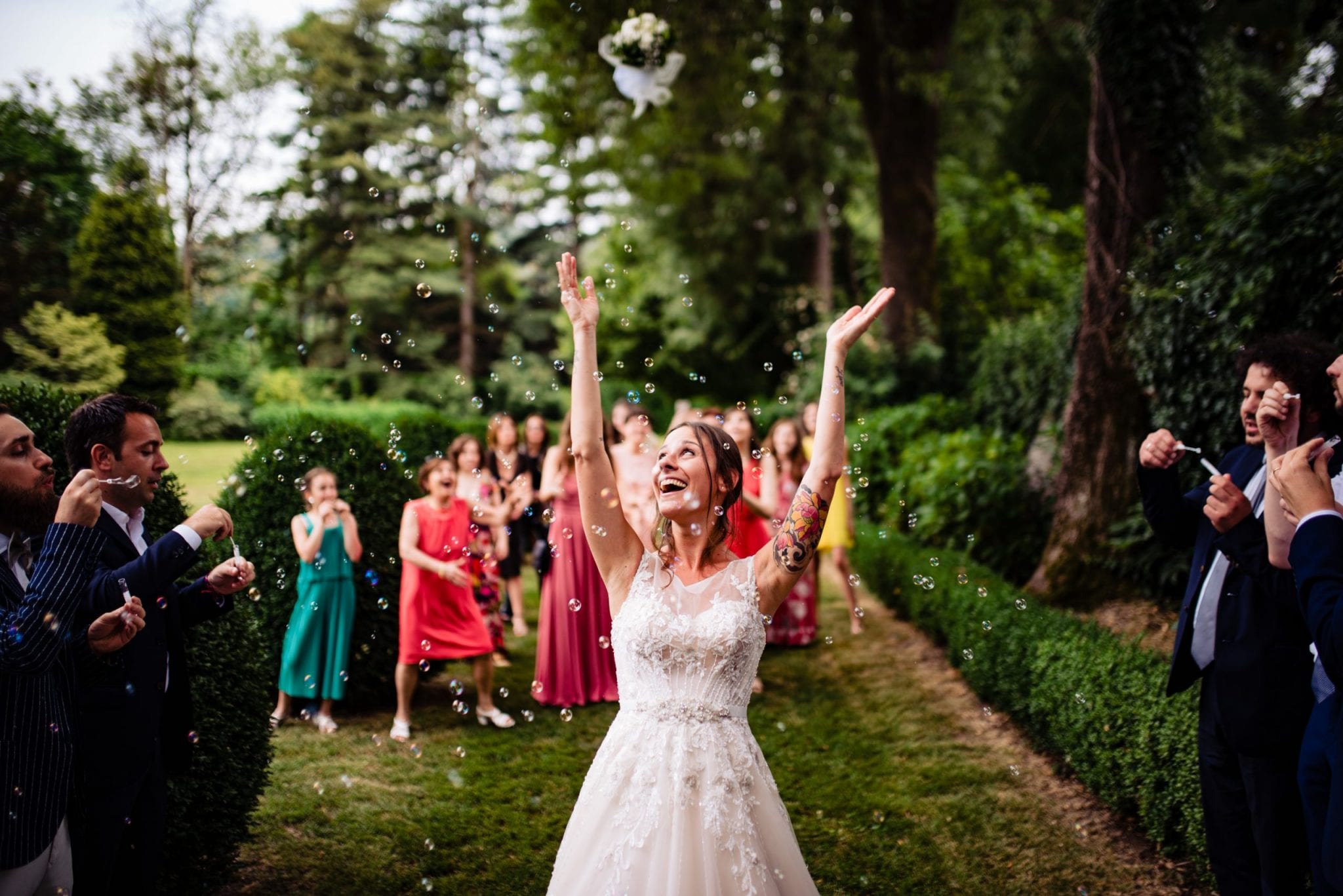 Fotografo Fotografia di Matrimonio Abbazia Santo Spirito Villa Giannone Sposa lancio boquet I fiori di Bruna