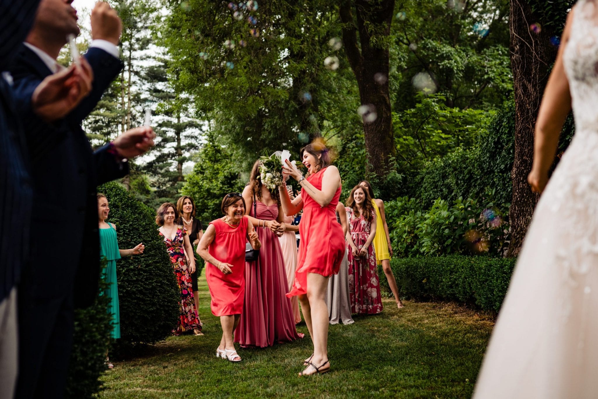 Fotografo Fotografia di Matrimonio Abbazia Santo Spirito Villa Giannone Sposa lancio boquet I fiori di Bruna
