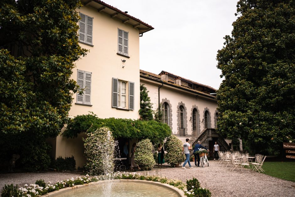 Vista di Villa Parravicino Sossnovsky in occasione del matrimonio di Marika e David. Fotografo matrimonio Varese Paolo Lamperti.