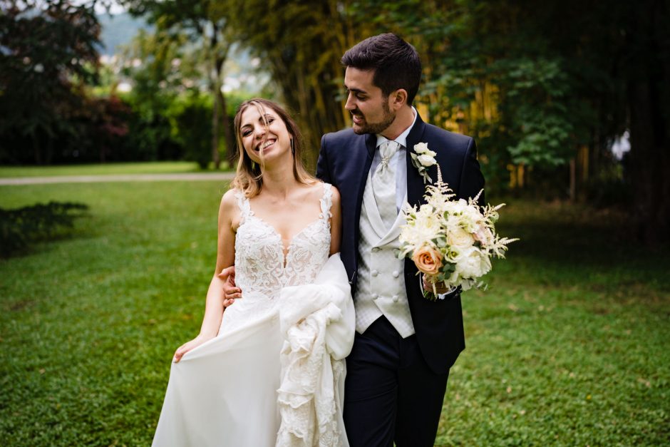 Marika e David sorridenti durante il servizio fotografico di matrimonio a Varese