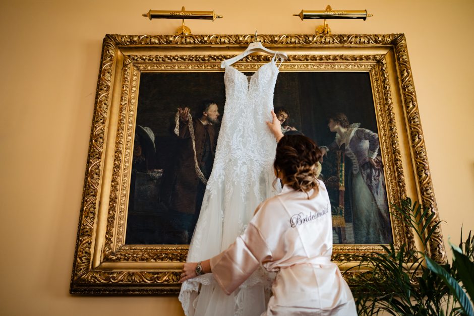 Dettaglio dell'abito da sposa di Valentina a Villa Saporiti 1989, una delle migliori location matrimonio Varese.