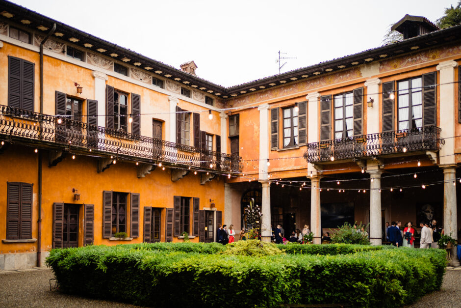 Il suggestivo cortile interno di Villa Morotti, perfetto per matrimoni eleganti"